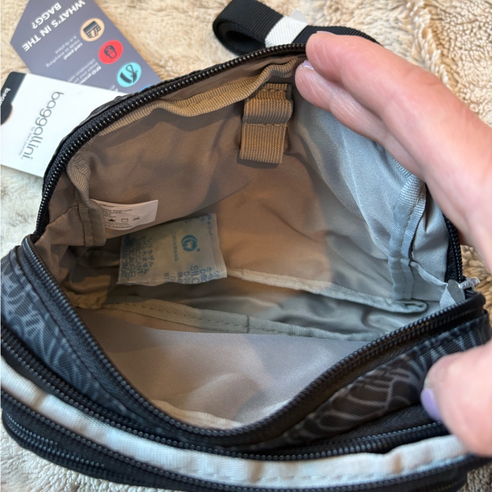 Baggallini triple zip belt bag - Picture 6 of 8